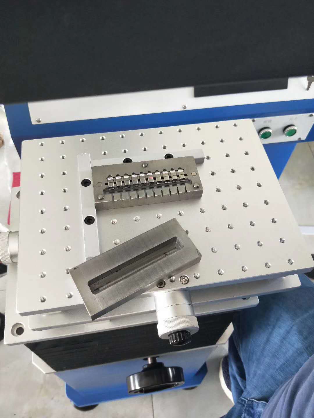 焊接USB數(shù)據(jù)線(xiàn)